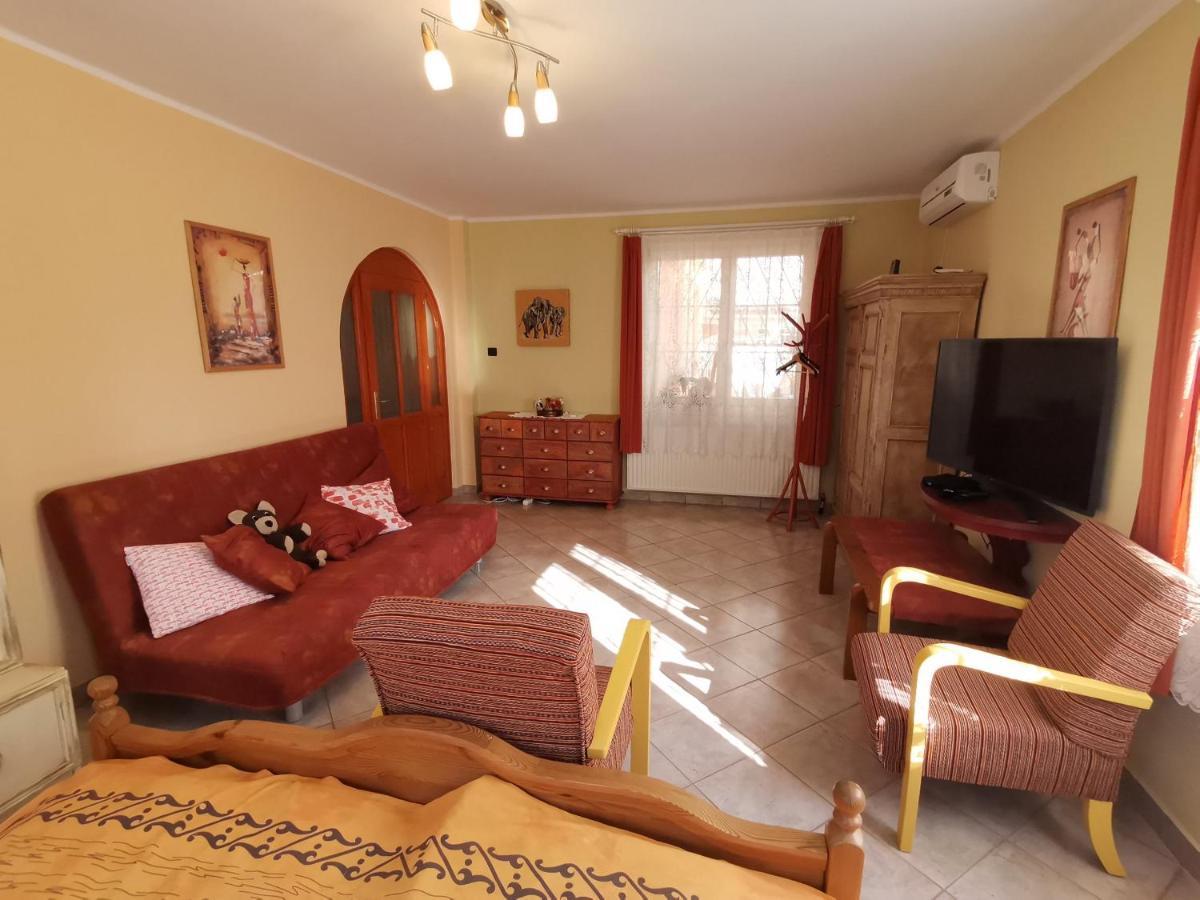 Marika Apartman Хайдусобосло Экстерьер фото